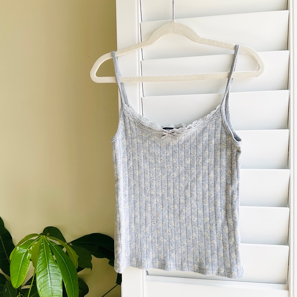 Sweet Ribbed Lace-Trim Camisole Tank Top - Light Gray